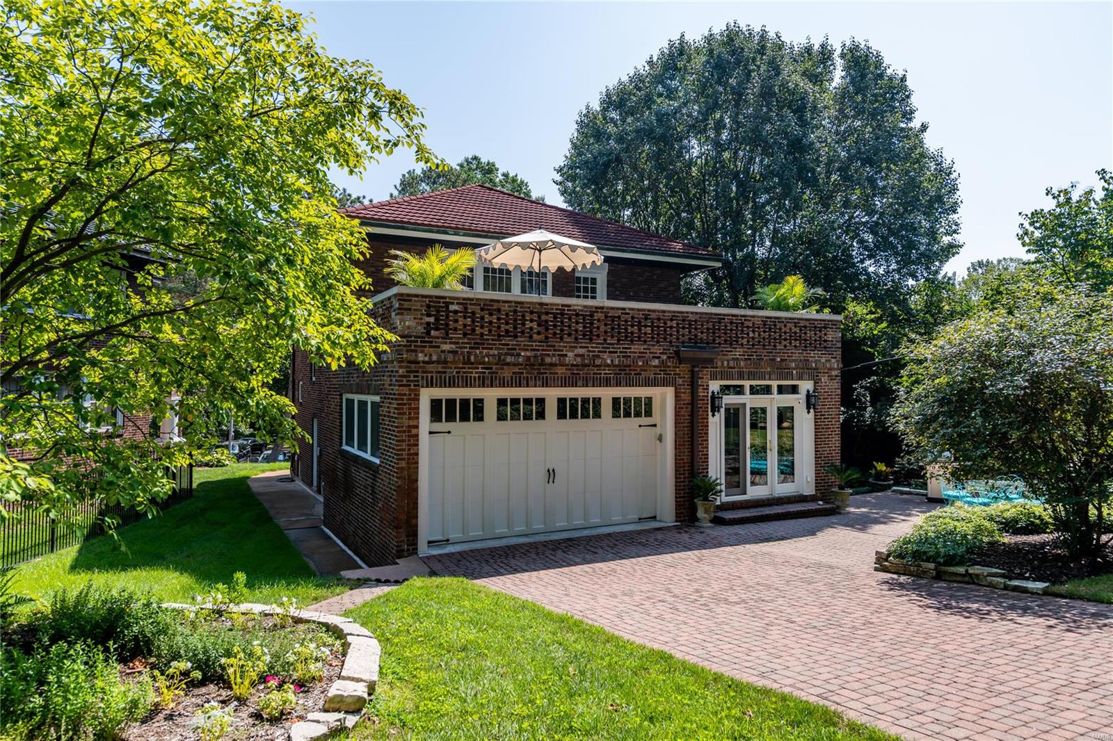 Country Club Court - Residential