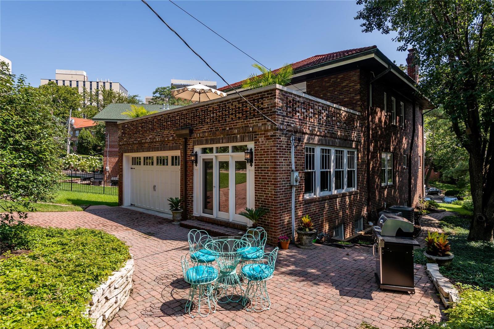 Country Club Court - Residential