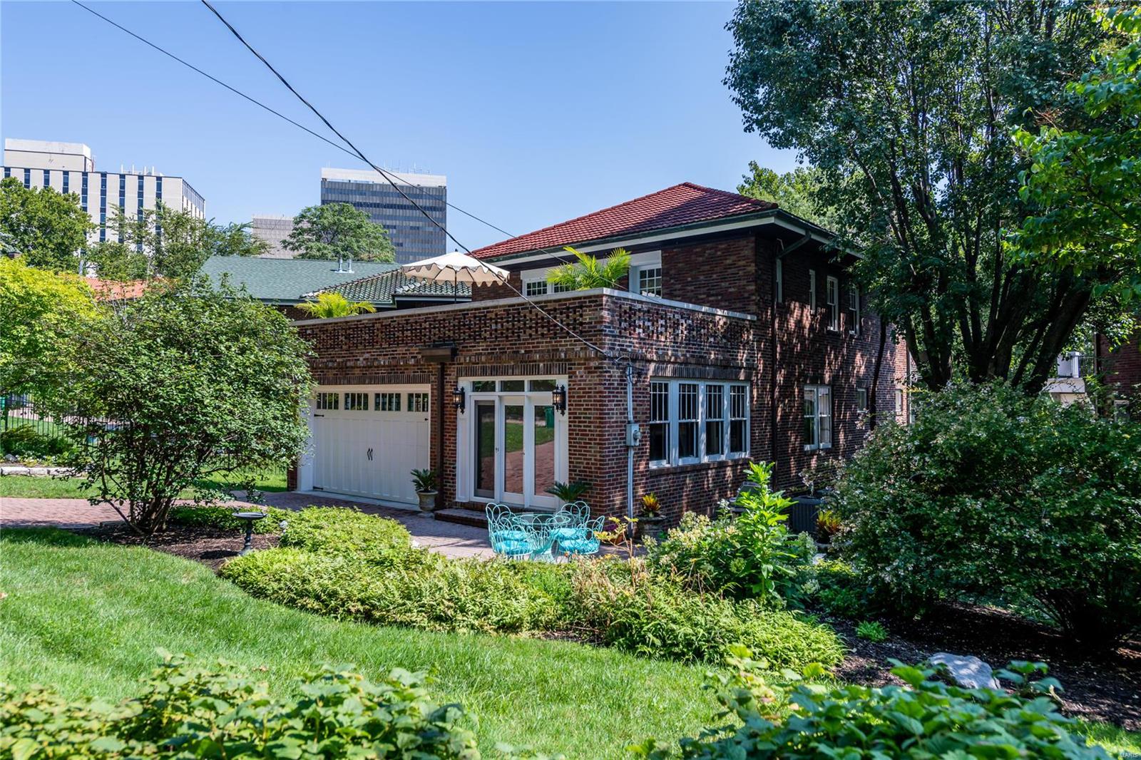 Country Club Court - Residential