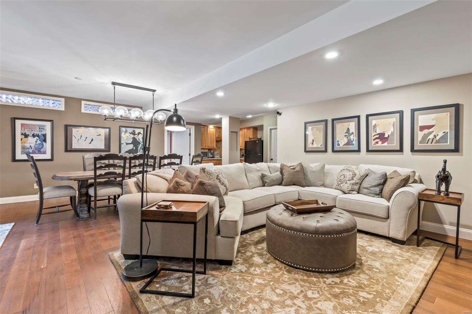 Lakes At Sheffield Forest One The - Residential