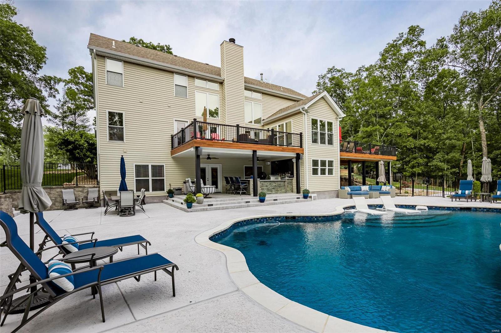 Lakes At Sheffield Forest One The - Residential