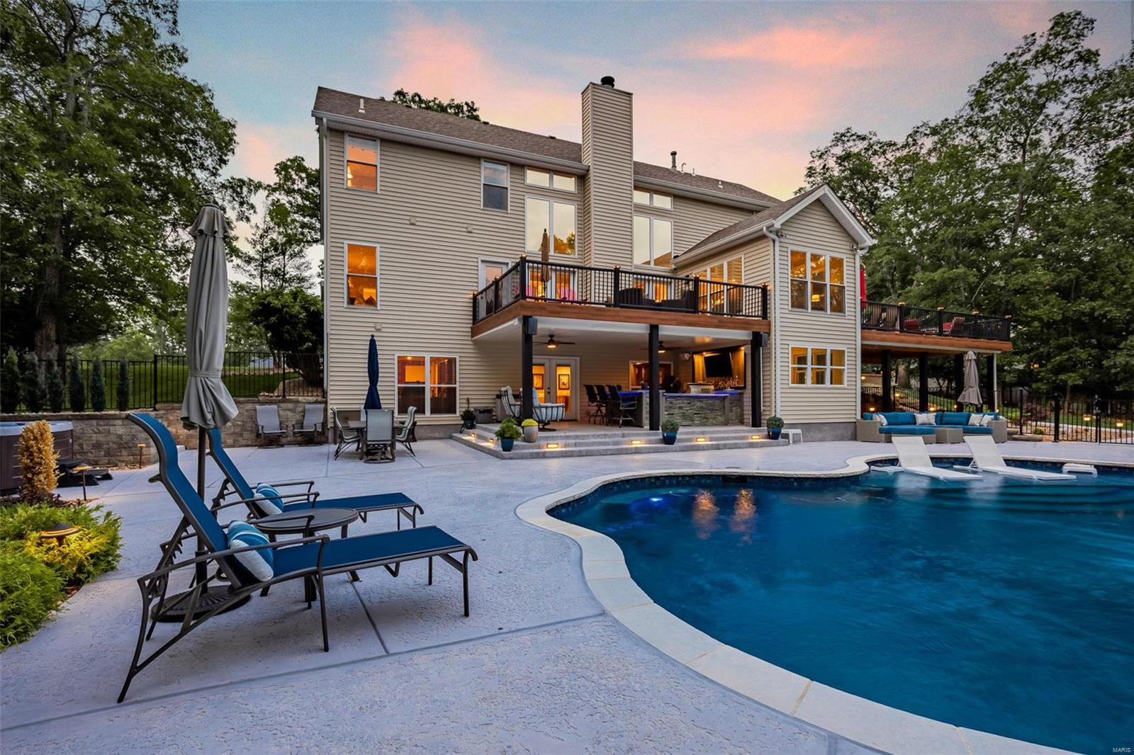 Lakes At Sheffield Forest One The - Residential