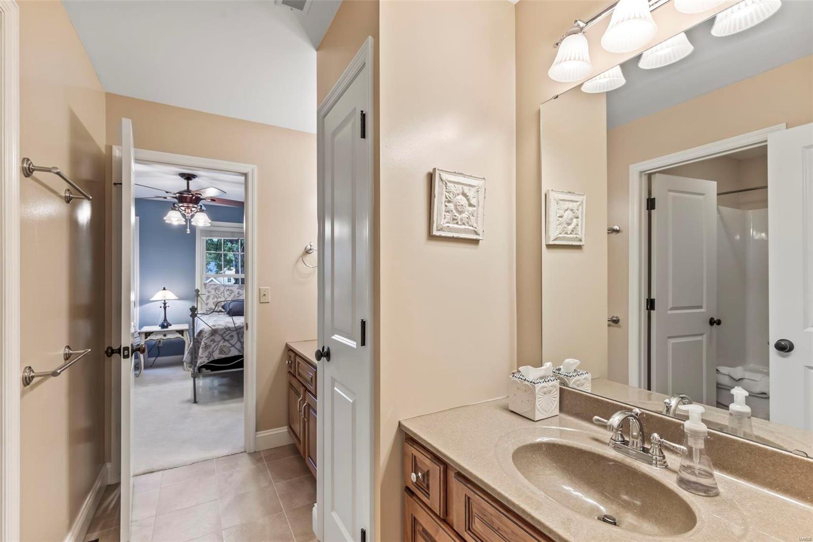 Lakes At Sheffield Forest One The - Residential