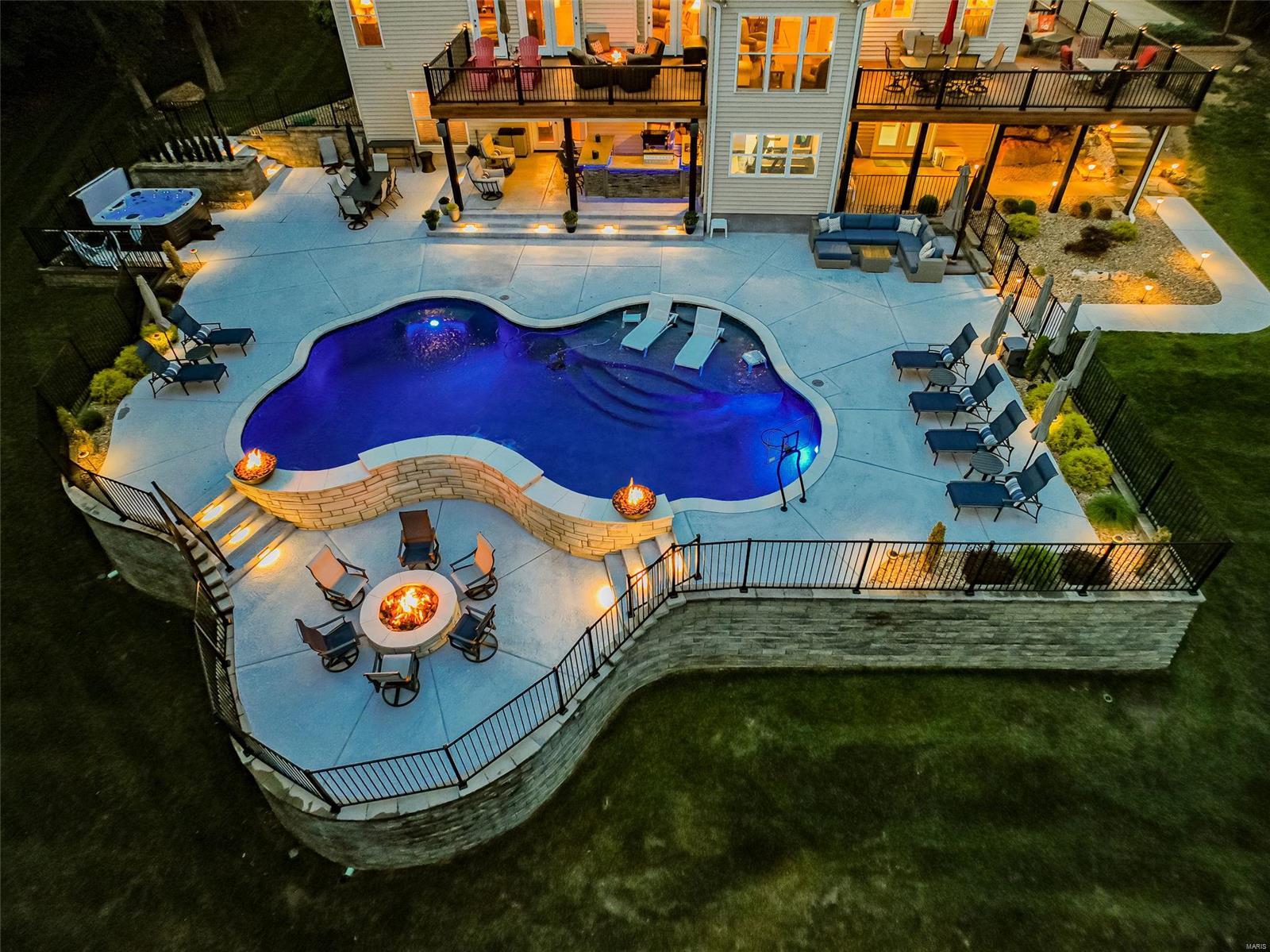 Lakes At Sheffield Forest One The - Residential