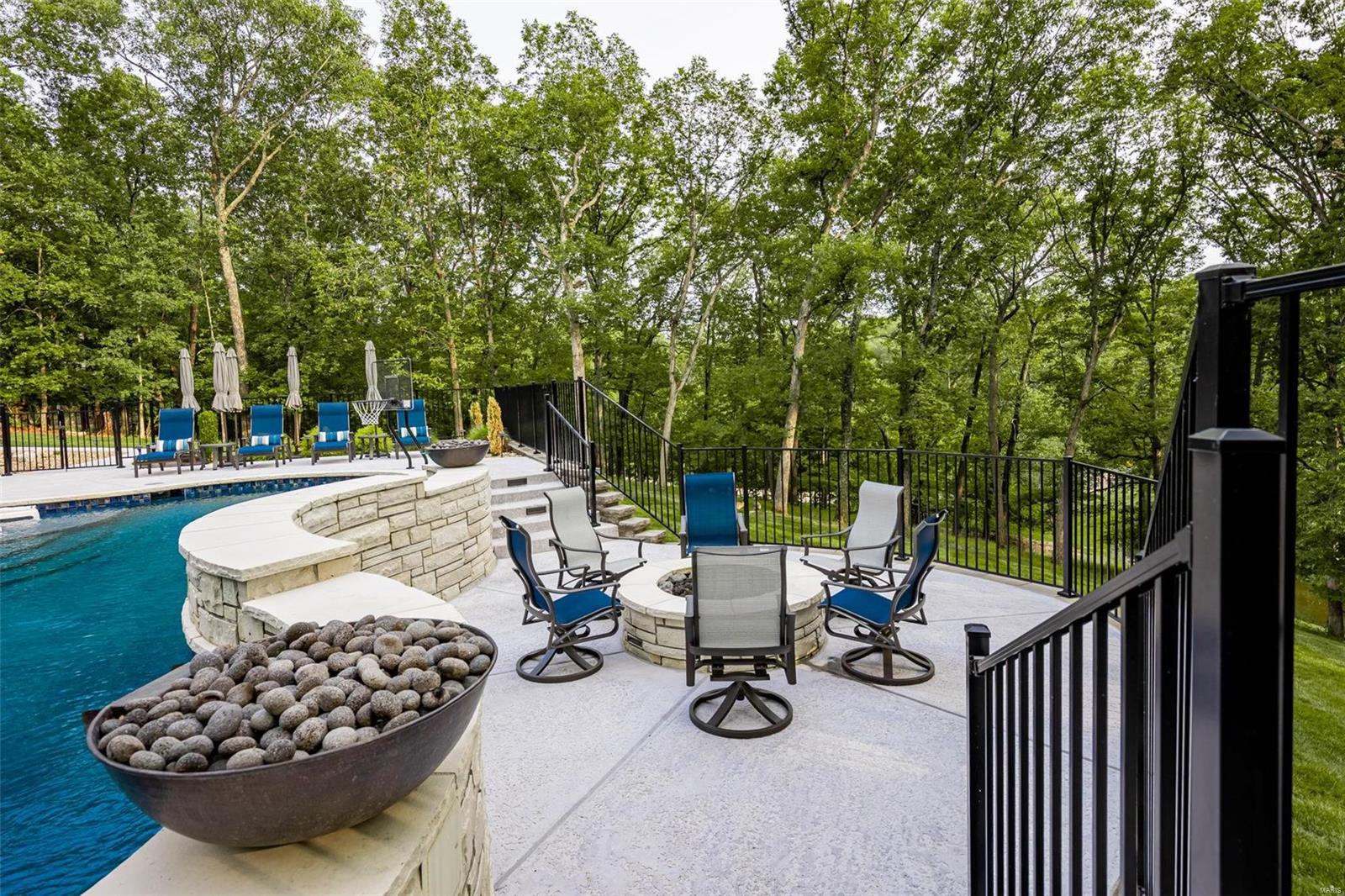 Lakes At Sheffield Forest One The - Residential