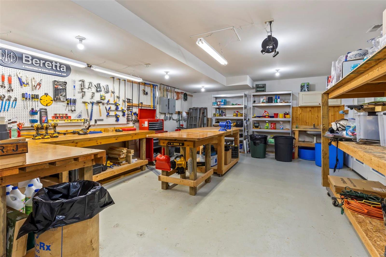 Lakes At Sheffield Forest One The - Residential