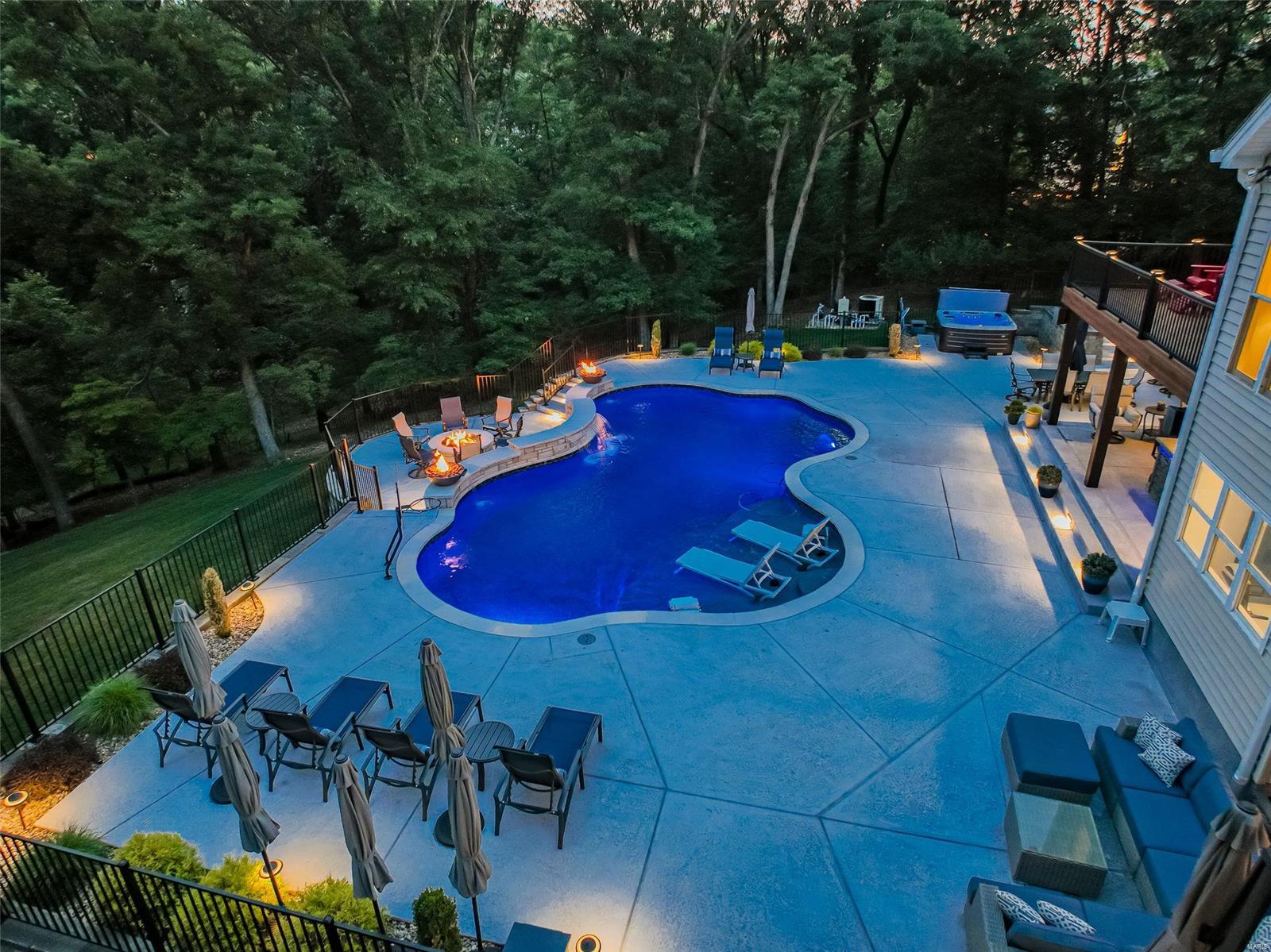 Lakes At Sheffield Forest One The - Residential