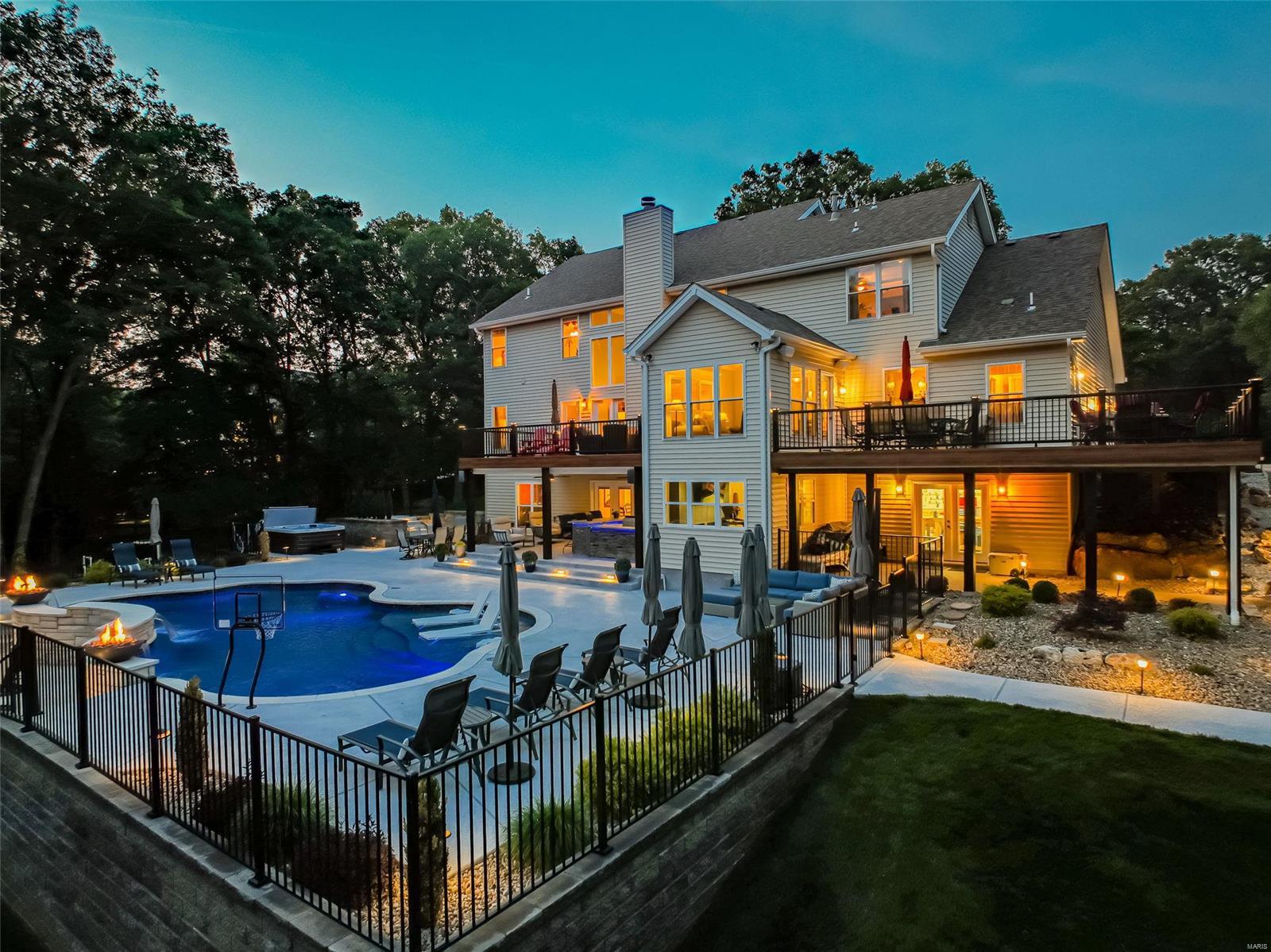 Lakes At Sheffield Forest One The - Residential