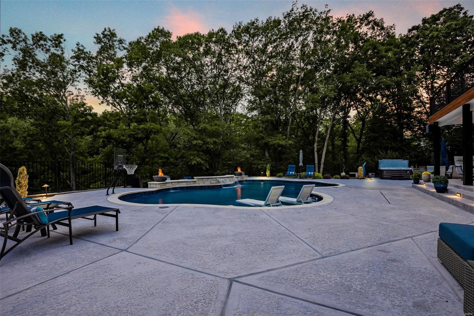 Lakes At Sheffield Forest One The - Residential