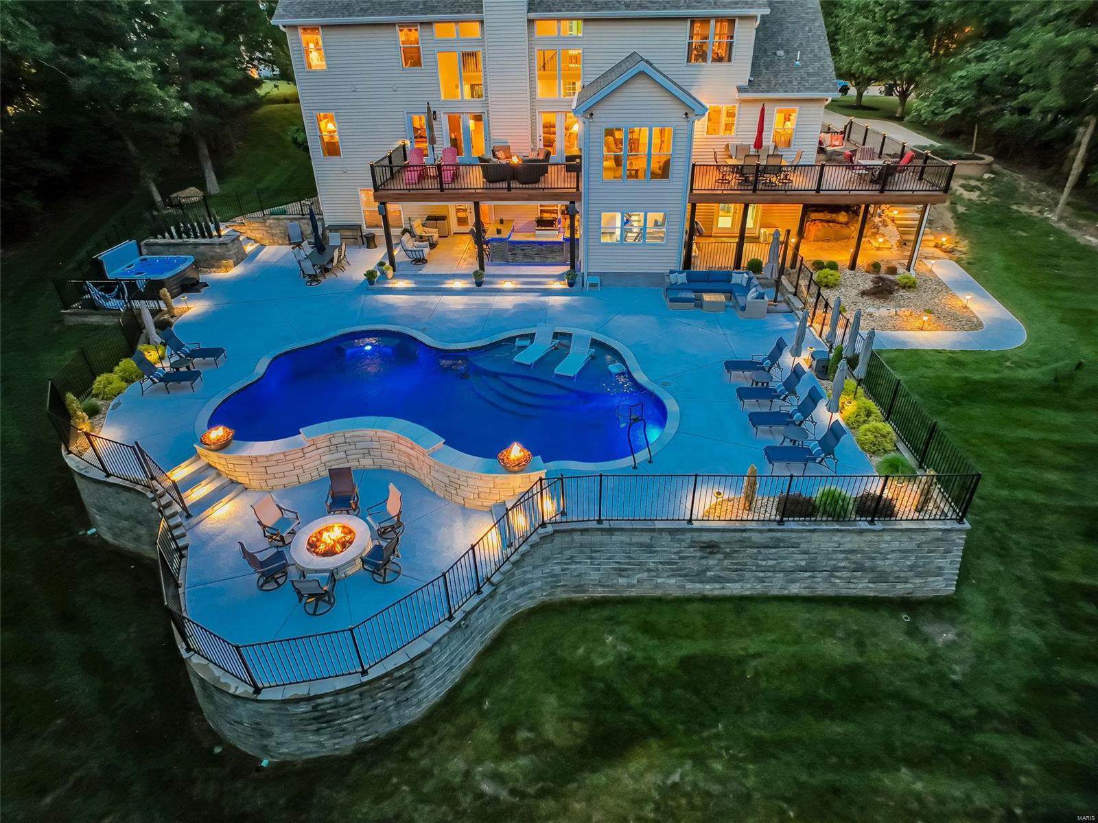 Lakes At Sheffield Forest One The - Residential