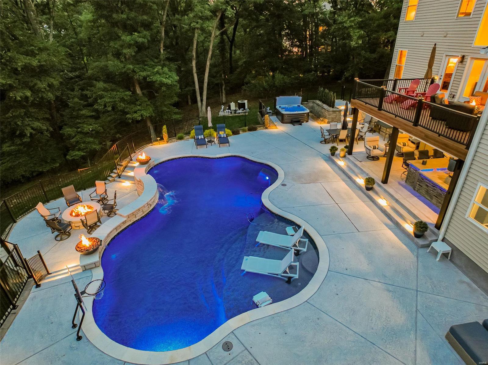 Lakes At Sheffield Forest One The - Residential