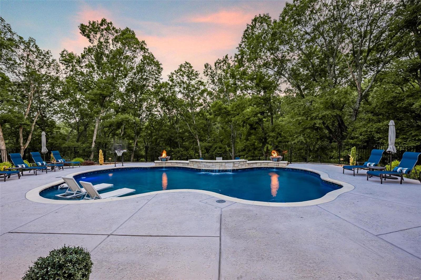 Lakes At Sheffield Forest One The - Residential