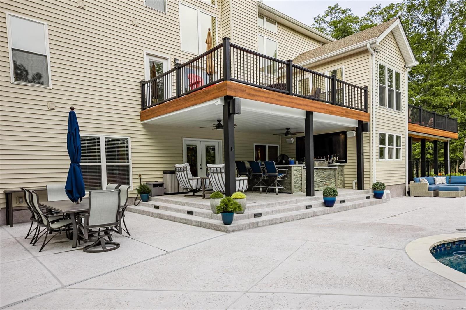 Lakes At Sheffield Forest One The - Residential