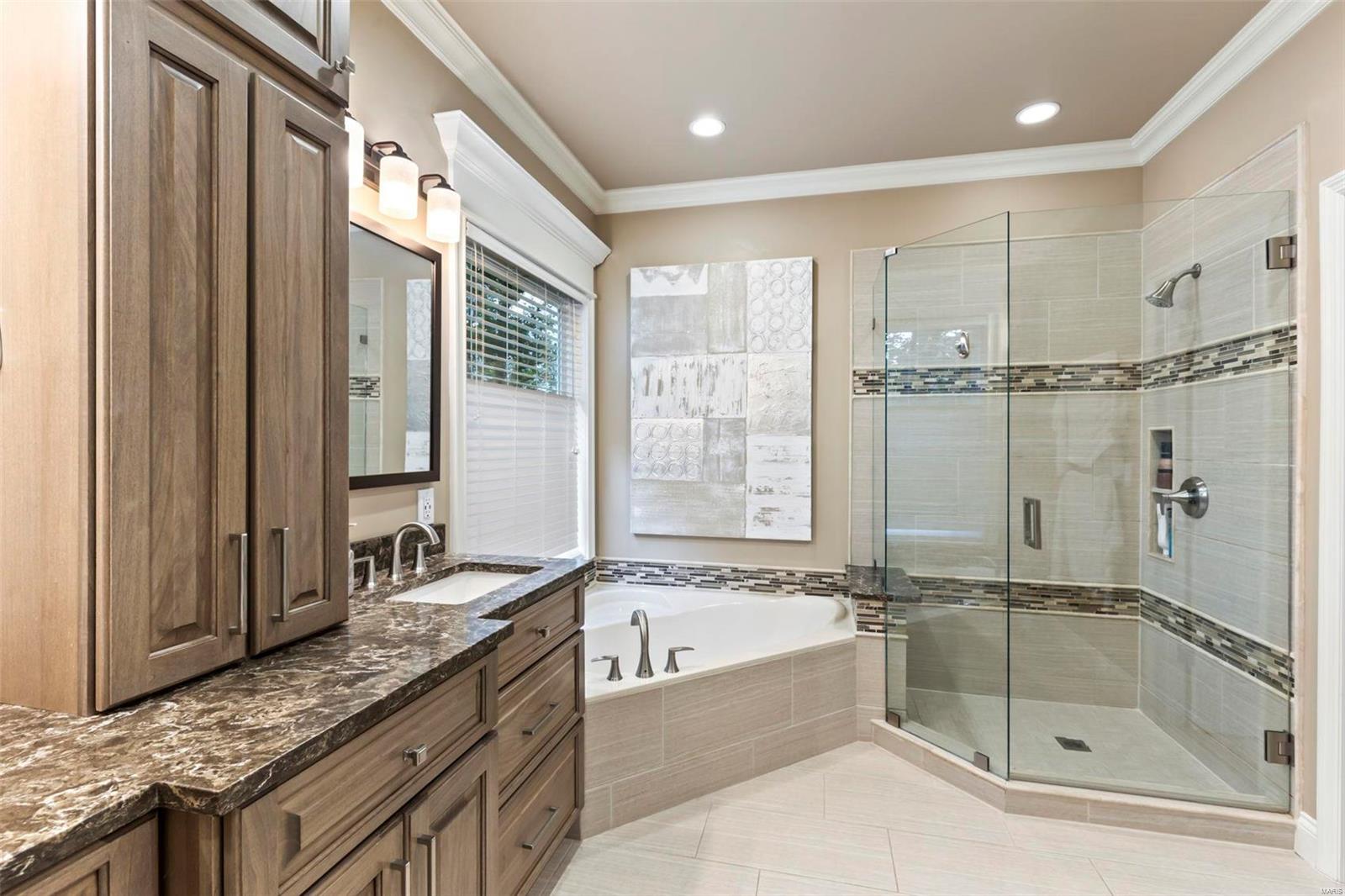 Lakes At Sheffield Forest One The - Residential