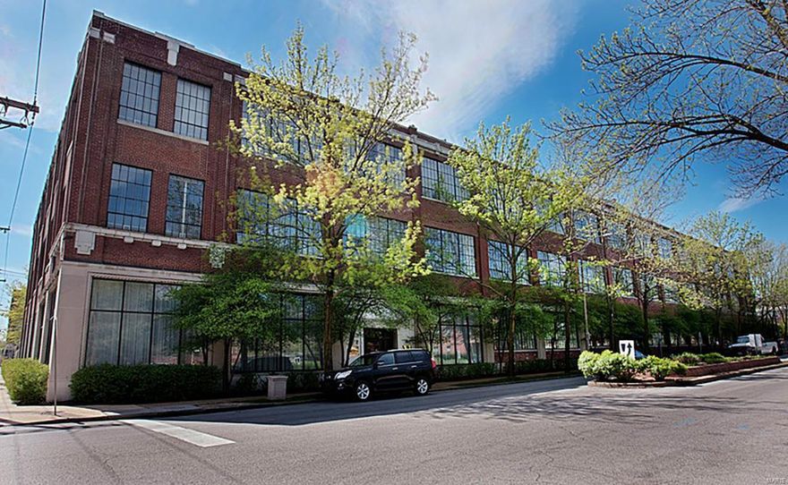 this is for comparison purposes only .Fabulous 1st floor loft condo, part of the original show room of the Dorris Car Company. Location: City, Corner Location, Ground Level