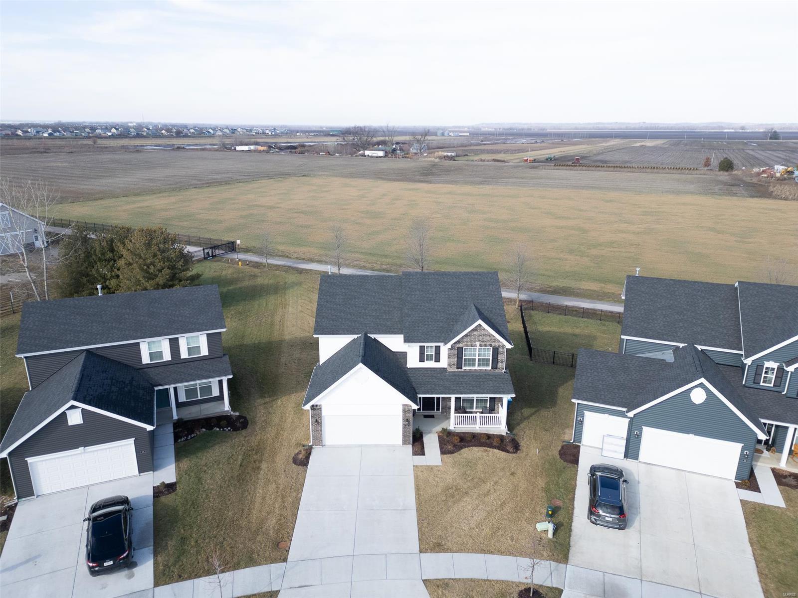 834 Palisades Cir