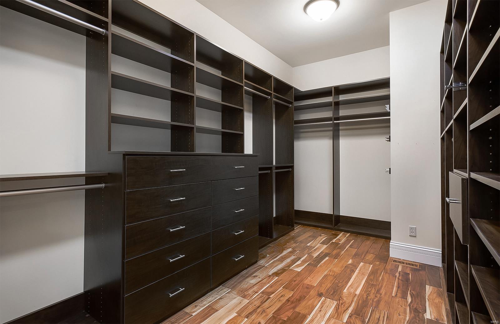 Lynnbrook - Residential