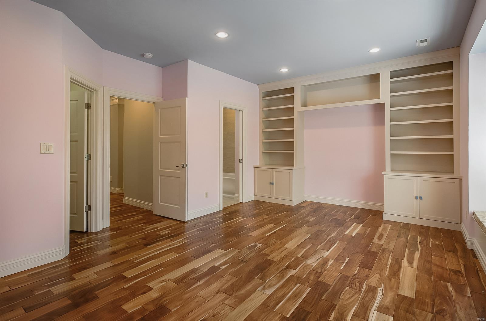 Lynnbrook - Residential