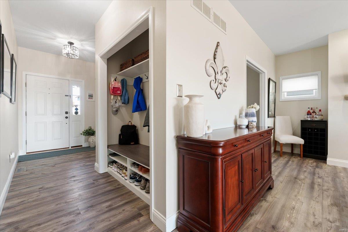 St Louis, Missouri 63144, United States, 5 Bedrooms Bedrooms, ,4 BathroomsBathrooms,Residential,Active,112897