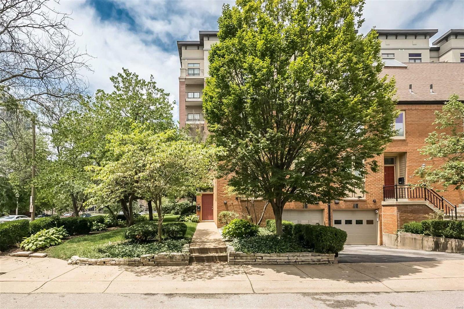 View St Louis, MO 63108 condo