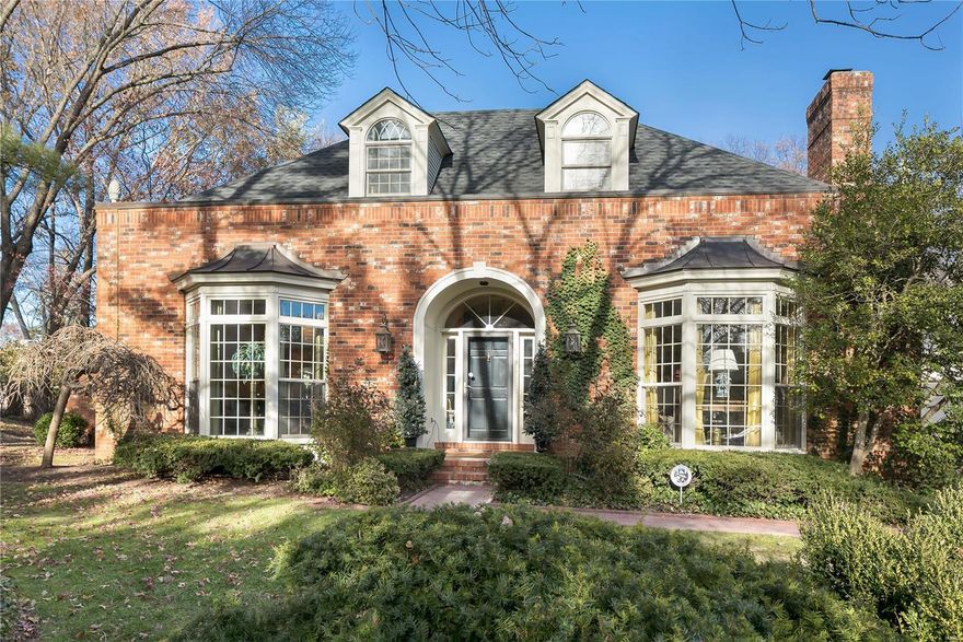 Best location in Upper Price! Classic architecture, private pool, lovely brick terrace. Striking floor-to-ceiling bay windows, sliding doors and skylights bring the outside in & make this home bright & welcoming. A sophisticated kitchen by Markway & Baygents Kitchen/Bath featuring Wood-Mode custom cabinetry, granite counters, plus a stunning master bathroom. Gorgeous paint treatments by Koch Bros and 10 ft ceilings add to the ambiance. Opening the wall between the kitchen and large family room makes this updated living area appealing for today's lifestyle. Main floor master & main floor laundry with additional hook ups for laundry in the lower level. 2nd bedroom could also be sitting rm/office as part of the master suite. Close to I170, Clayton, Ladue & every convenience including airport.
Exclude 1/2 bath pedestal sink and mirror above 

Contracts to be submitted by 5 pm Thursday, Dec 2

Open Tuesday, Nov 30th 10:30-1