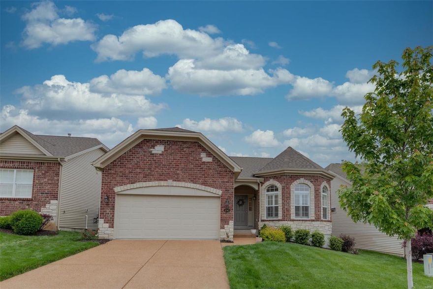 PRICE REDUCED!Gorgeous Freestanding Villa built by Bridgewater Communities! This immaculate villa is located in the much sought after neighborhood of Ohmes Farm and is just three years young.Enjoy villa living at its finest while the HOA handles all lawn care, some exterior maintenance as well as snow removal.The spacious, open floor-plan w/HAND SCRAPED HARDWOOD FLOORS throughout features 9’ ceilings & vaults which is all perfect for entertaining friends and family.The Gourmet Kitchen offers staggered custom 42” cabinets w/crown molding, granite counter tops, a HUGE center island, stainless steel appliances & lg walk-in pantry.Enjoy morning coffee in the screened w/ lg deck attached, all maintenance free.The Master Suite features a luxury bathroom with huge 7' shower & dual raised-height vanities.Other features are gas fireplace, transom windows, custom millwork & remote-controlled ceiling fans. Ohmes Farm is conveniently located, close to tons of amenities like restaurants & shopping.