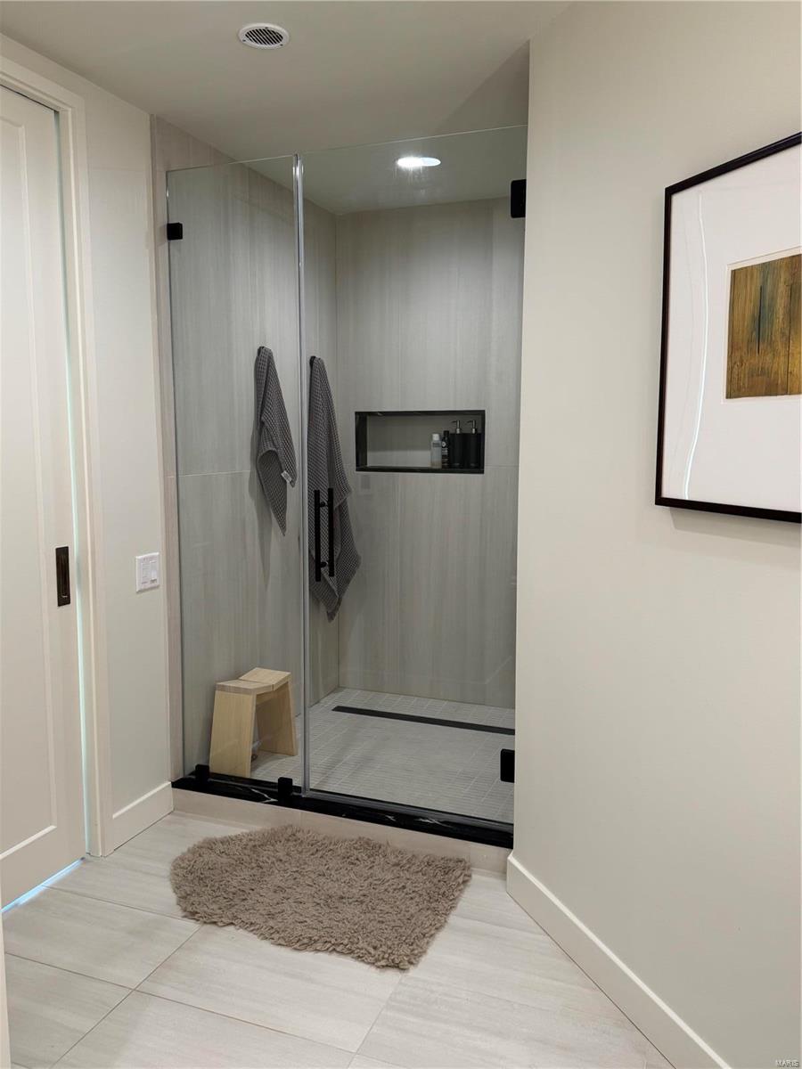 Eight-One-Six South Hanley Condo - Residential