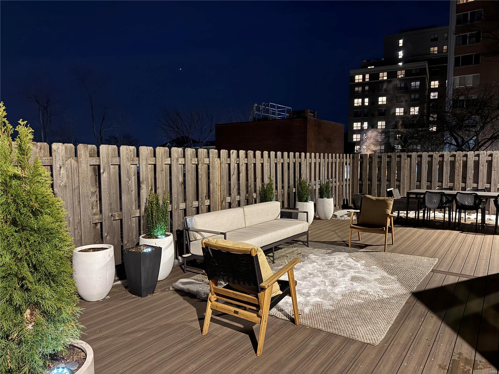 Eight-One-Six South Hanley Condo - Residential