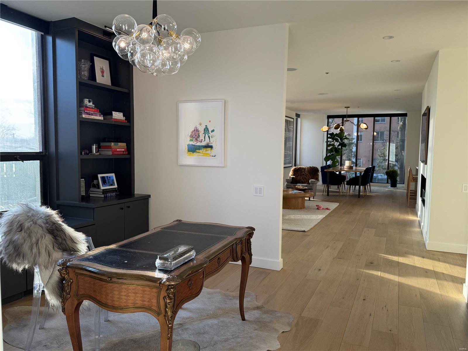 Eight-One-Six South Hanley Condo - Residential