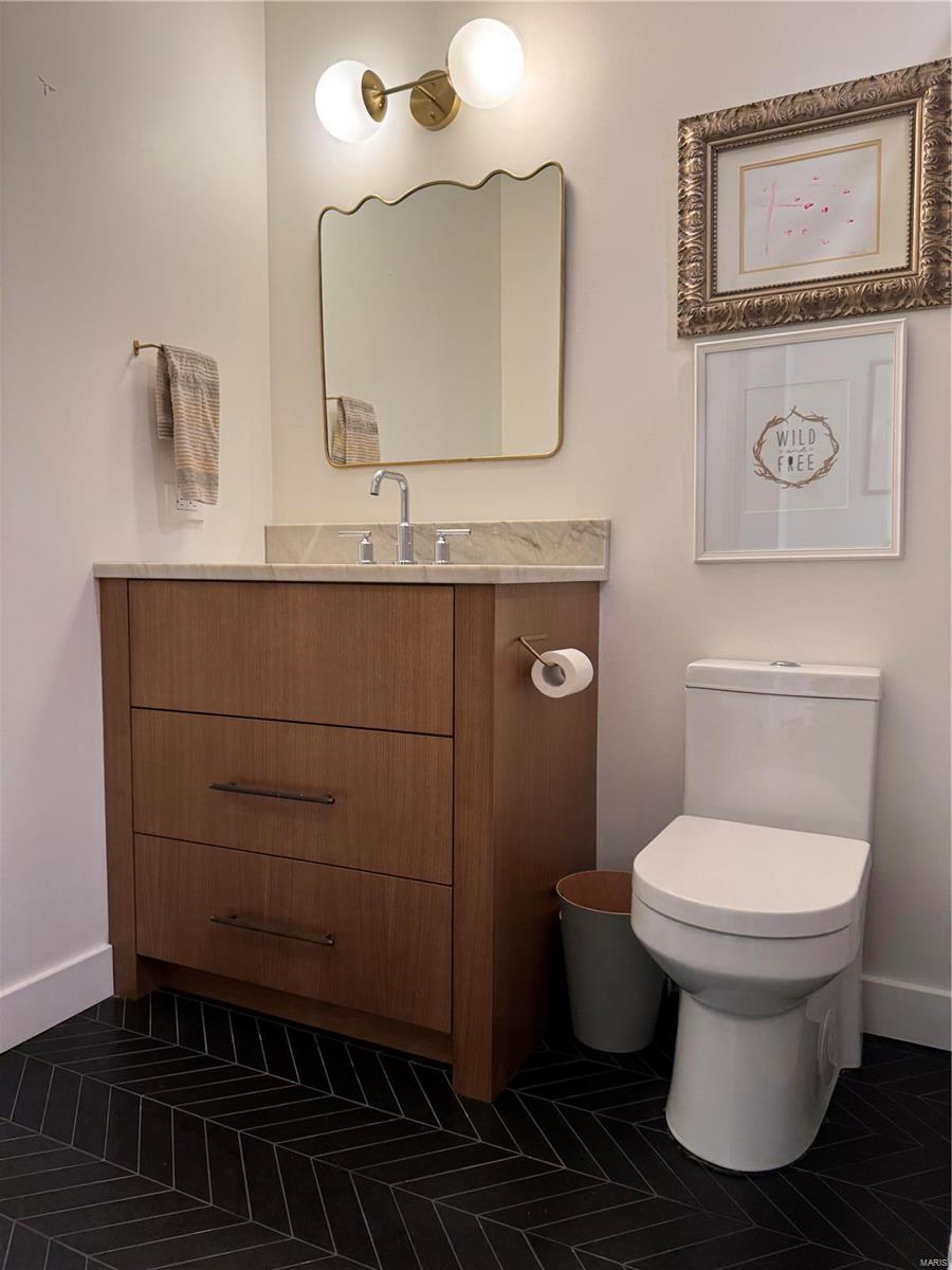 Eight-One-Six South Hanley Condo - Residential