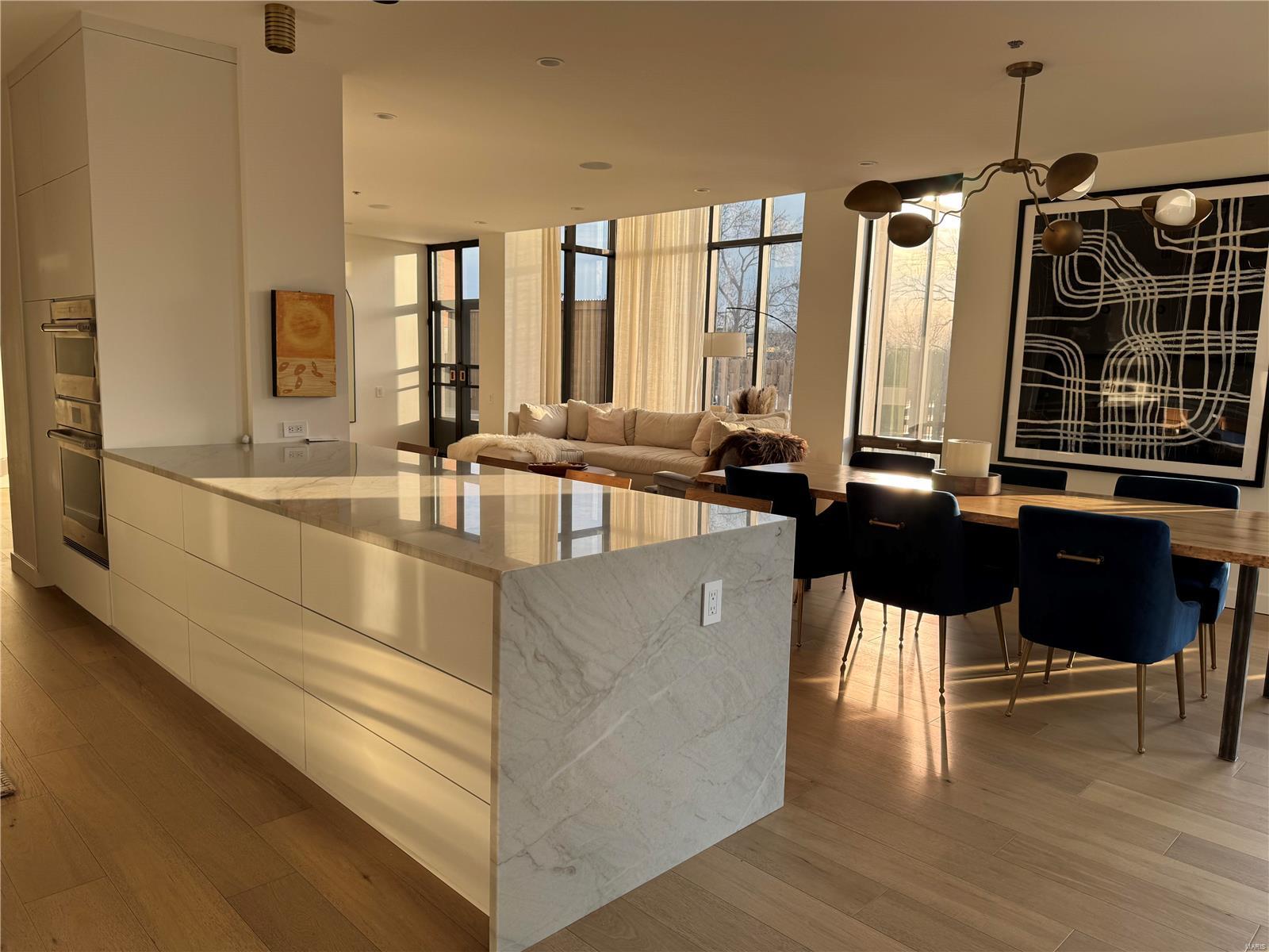 Eight-One-Six South Hanley Condo - Residential