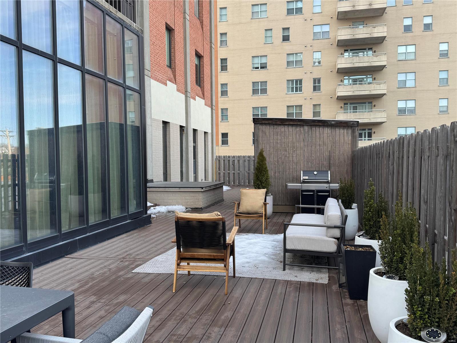 Eight-One-Six South Hanley Condo - Residential