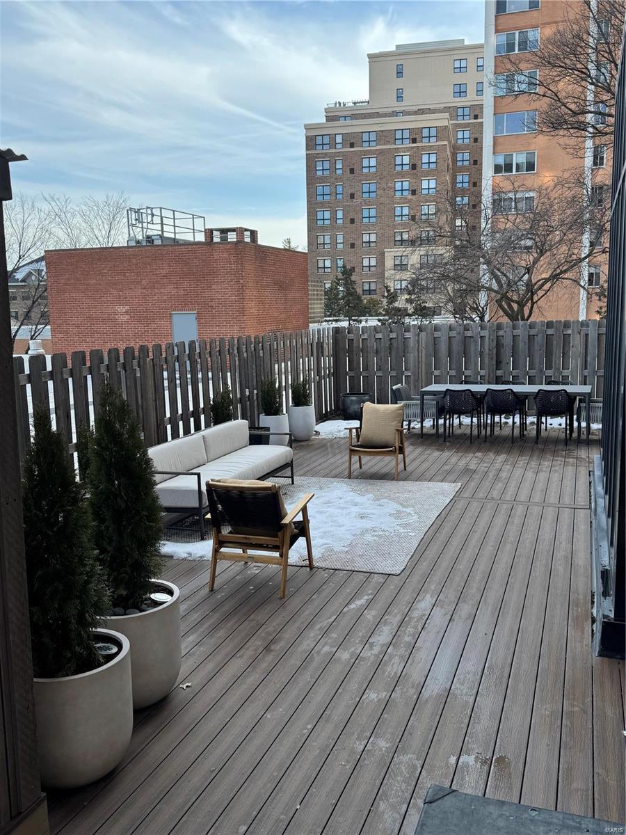 Eight-One-Six South Hanley Condo - Residential