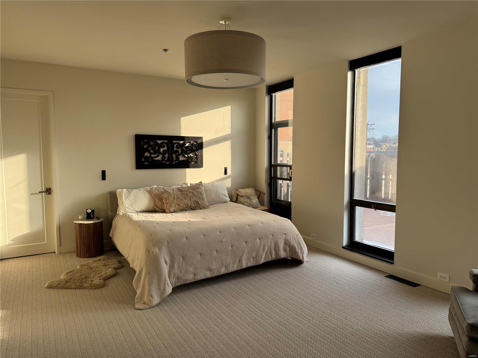 Eight-One-Six South Hanley Condo - Residential