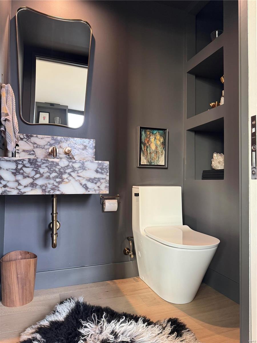 Eight-One-Six South Hanley Condo - Residential