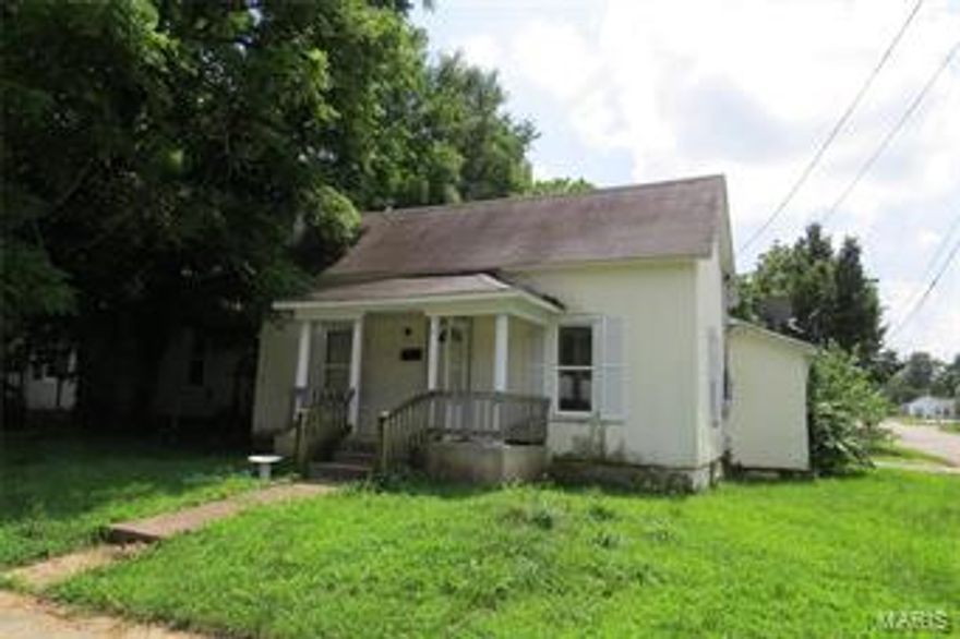 This duplex is located close to a city park and within walking distance of shopping and dining. Both units are 2 bedroom 1 bathroom with a shared carport in the middle. Currently tenant occupied with a strong rental history.