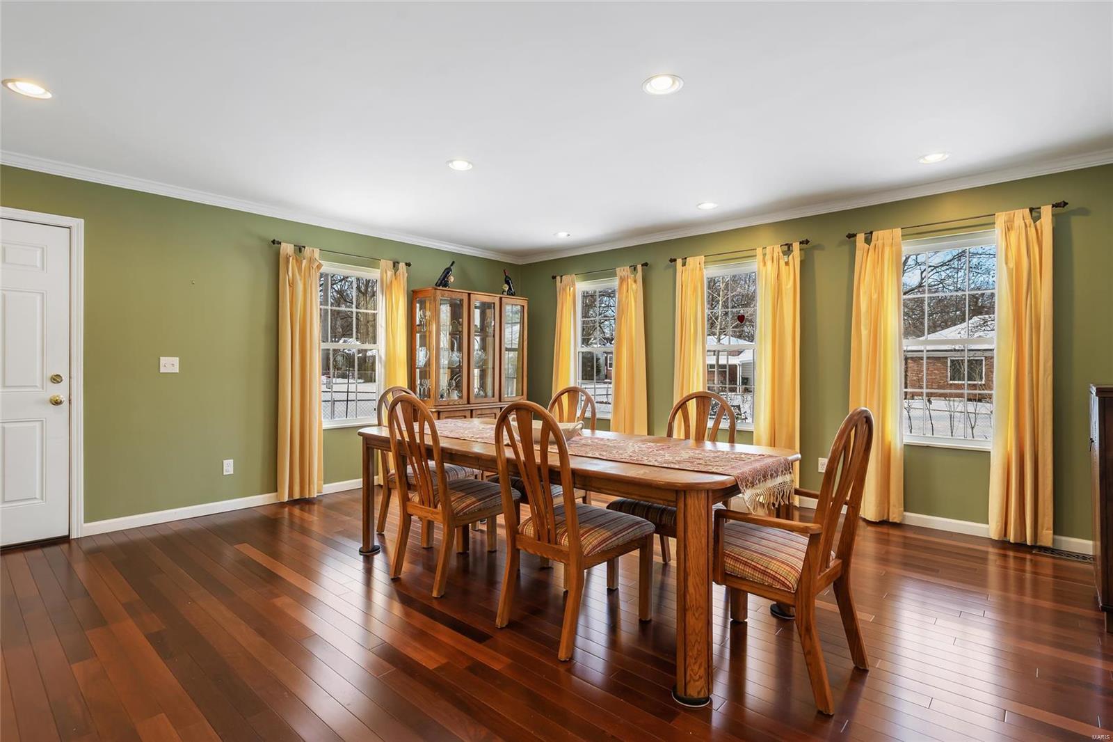 Webster Groves, Missouri 63119, United States, 4 Bedrooms Bedrooms, ,2 BathroomsBathrooms,Residential,Pending,19871