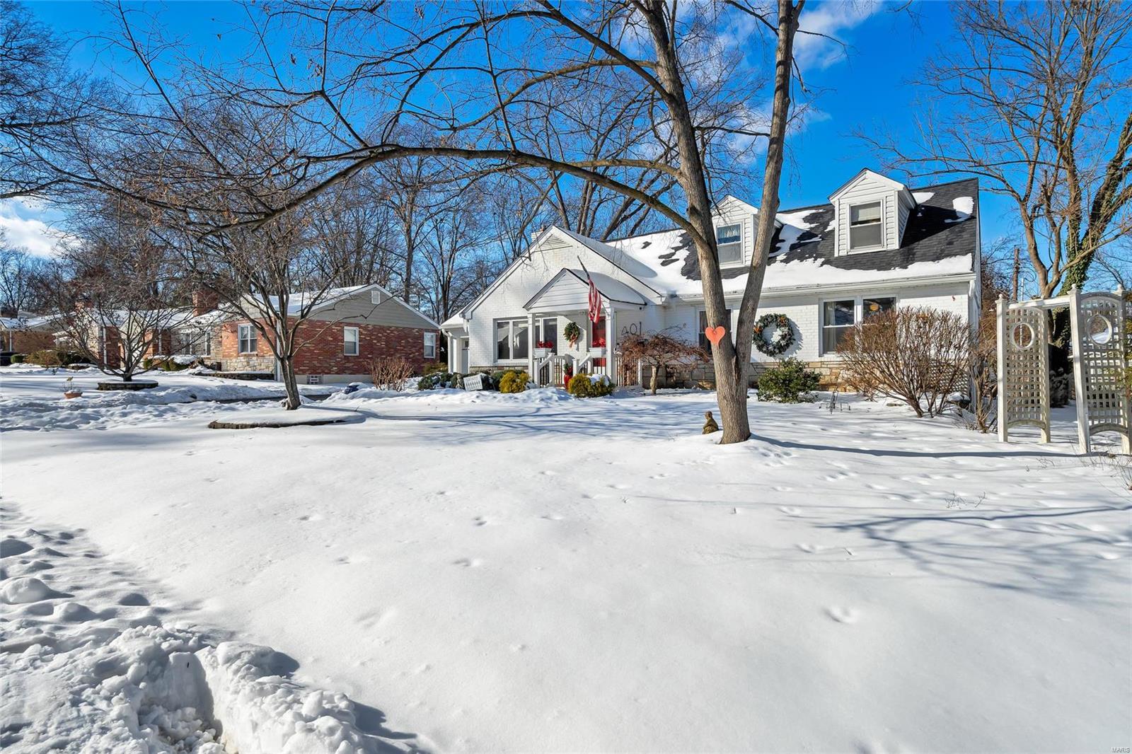 Webster Groves, Missouri 63119, United States, 4 Bedrooms Bedrooms, ,2 BathroomsBathrooms,Residential,Pending,19871