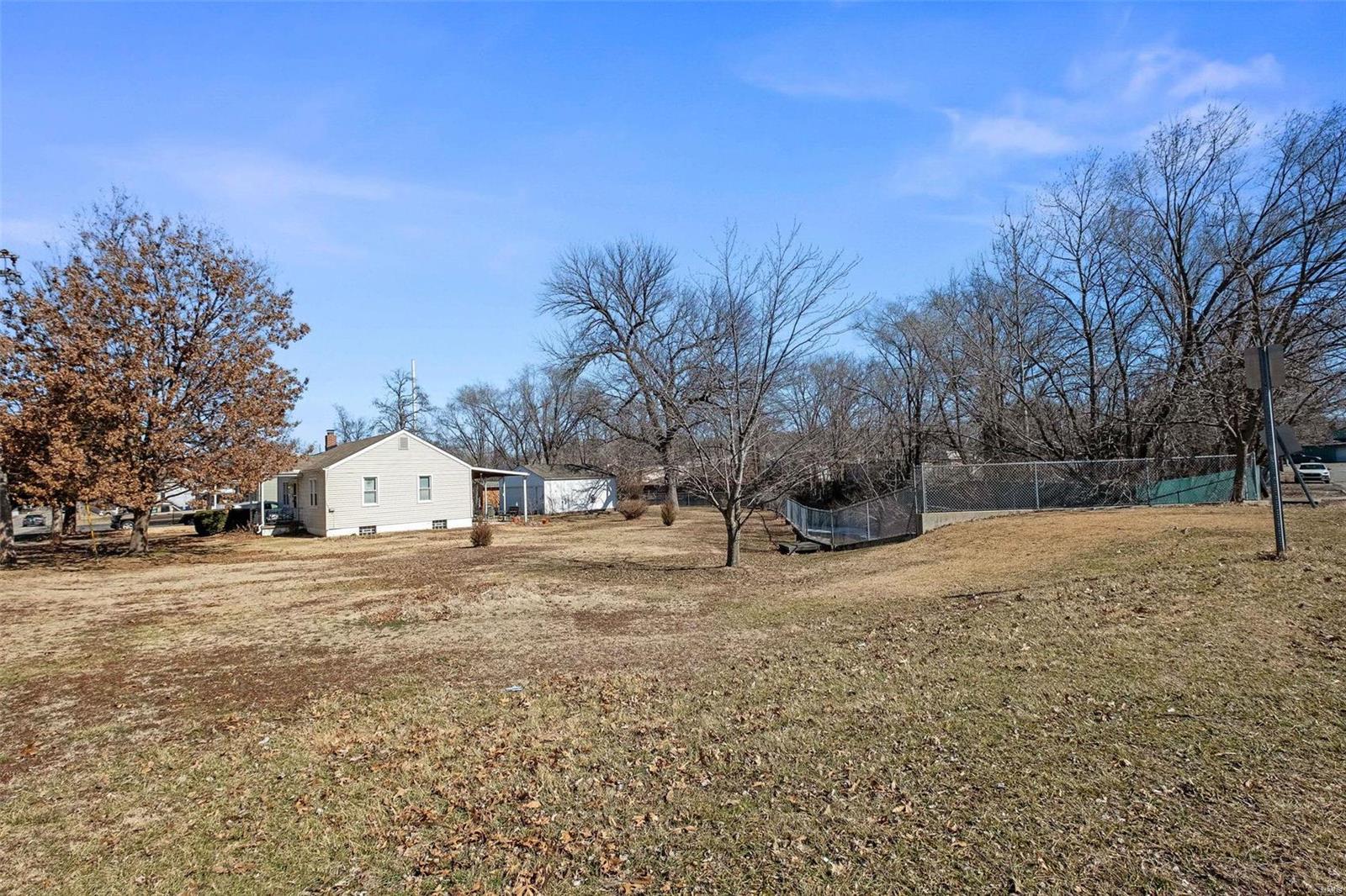 St Louis, Missouri 63114, United States, 2 Bedrooms Bedrooms, ,1 BathroomBathrooms,Residential,Pending,83039