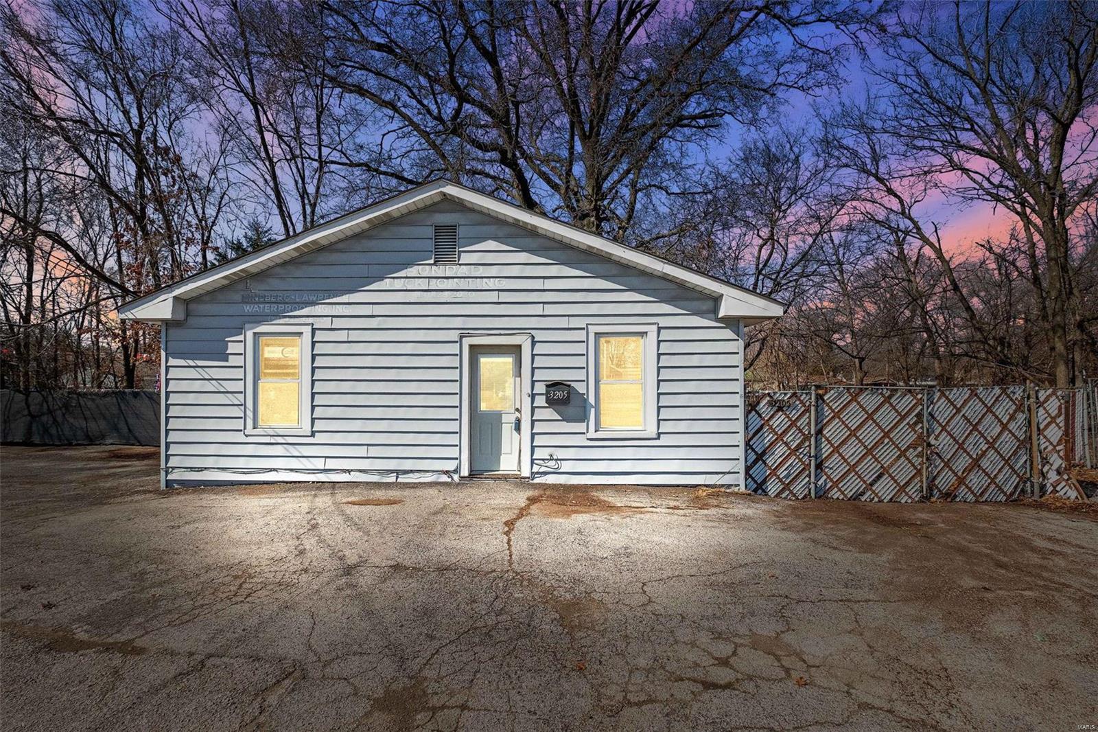 St Louis, Missouri 63114, United States, 2 Bedrooms Bedrooms, ,1 BathroomBathrooms,Residential,Pending,83039