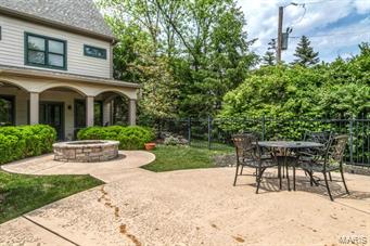 Town & Country Manor - Residential