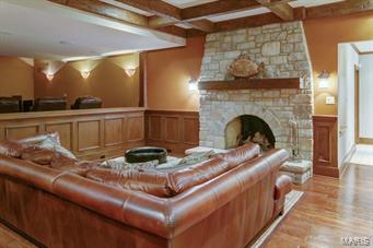 Town & Country Manor - Residential