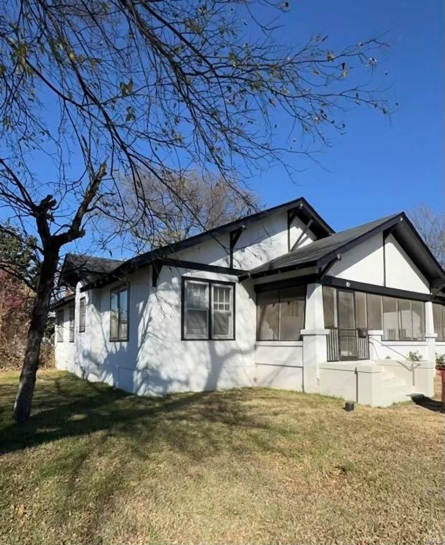 - AGENT OWNED- 
ATTENTION INVESTORS !
TURN KEY , REMODELED , INESTMENT PROPERTY WITH A SIGNED , ONE YEAR LEASE OF $1500 MONTH