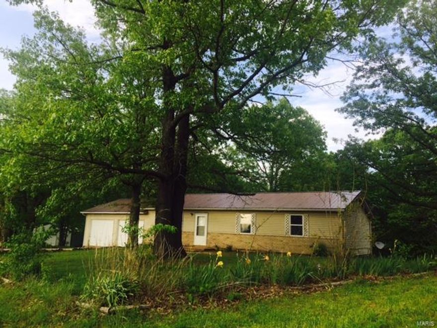Nice Ranch style home that has all new Interior Paint and all new carpet.  Home shows very nice...with 3 bedrooms and 1 full bath. Nice big two car attached garage.  Home sits on a large wooded lot with woods, behind the home.  Located only 10 minutes from the front gate of FLW and  less then 5 minutes from St Robert Businesses......Waynesville RVI school district.  Motivated sellers