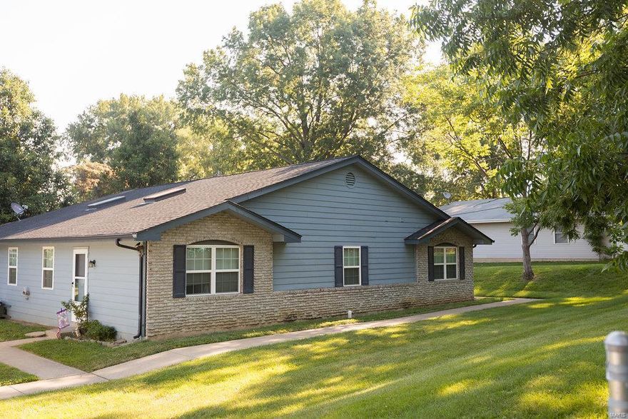 15 unit apartment complex for sale in Wentzville, MO. 12-1 bedrooms, 3-2 bedrooms. Great location minutes from Highway 40/61 and Highway 70 as well as Wentzville Parkway.  This has been a very successful location, perfect investment in a great location.

Apartment 576 will have SUPRA box.  DO NOT DISTURB TENANTS.