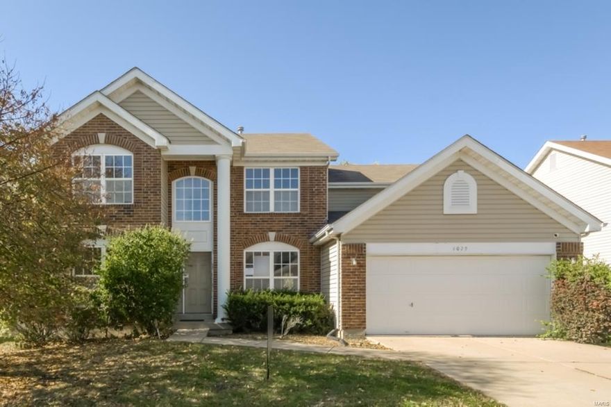 This beautiful brick front traditional 2-story features spacious living and 
dining areas, family room w/fireplace, kitchen w/breakfast counter and dinette  
w/sliders leading out to the deck overlooking the back yard, 4 bedrooms, 2.5 
baths, basement,and attached 2 car garage.  Bring your decorating ideas...this 
one has lots of possibilities! SpecialListingConditions: Foreclosure