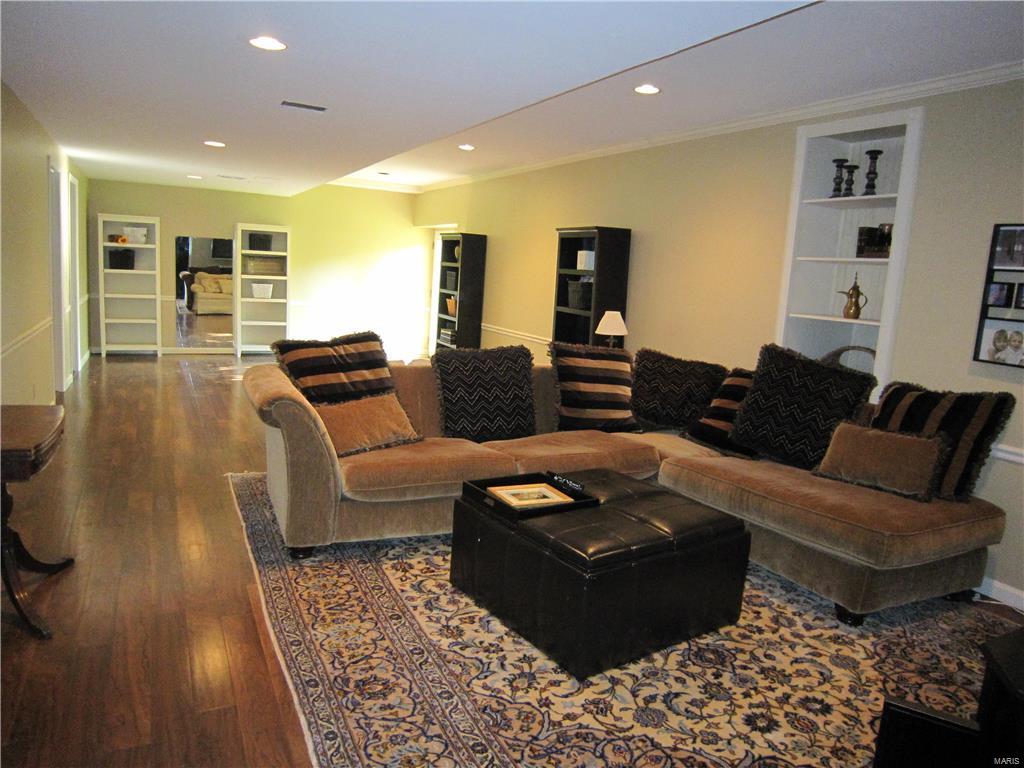 Estates At Lake Chesterfield The - Residential