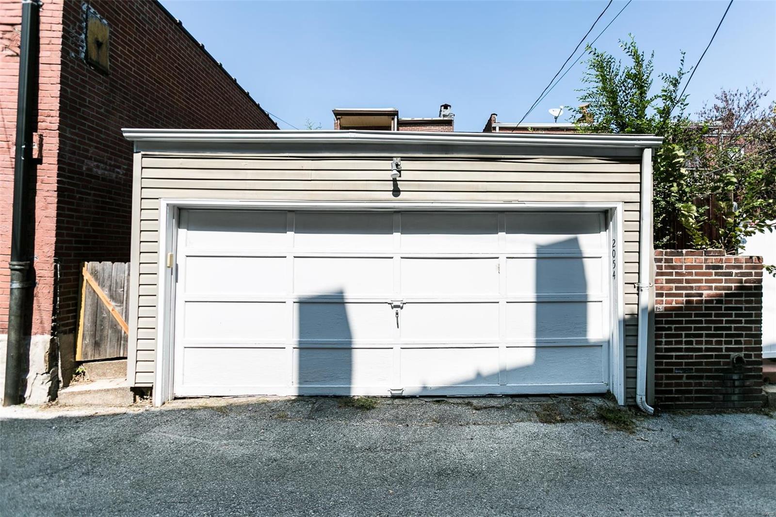 St Louis, Missouri 63104, United States, 2 Bedrooms Bedrooms, ,2 BathroomsBathrooms,Residential,Pending,44337