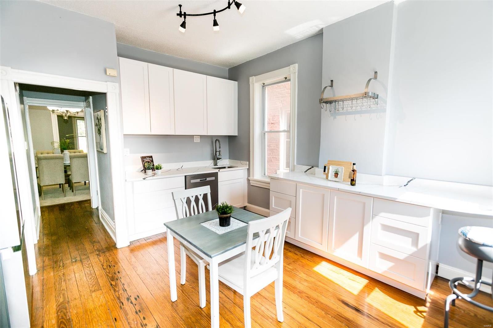 St Louis, Missouri 63104, United States, 2 Bedrooms Bedrooms, ,2 BathroomsBathrooms,Residential,Pending,44337