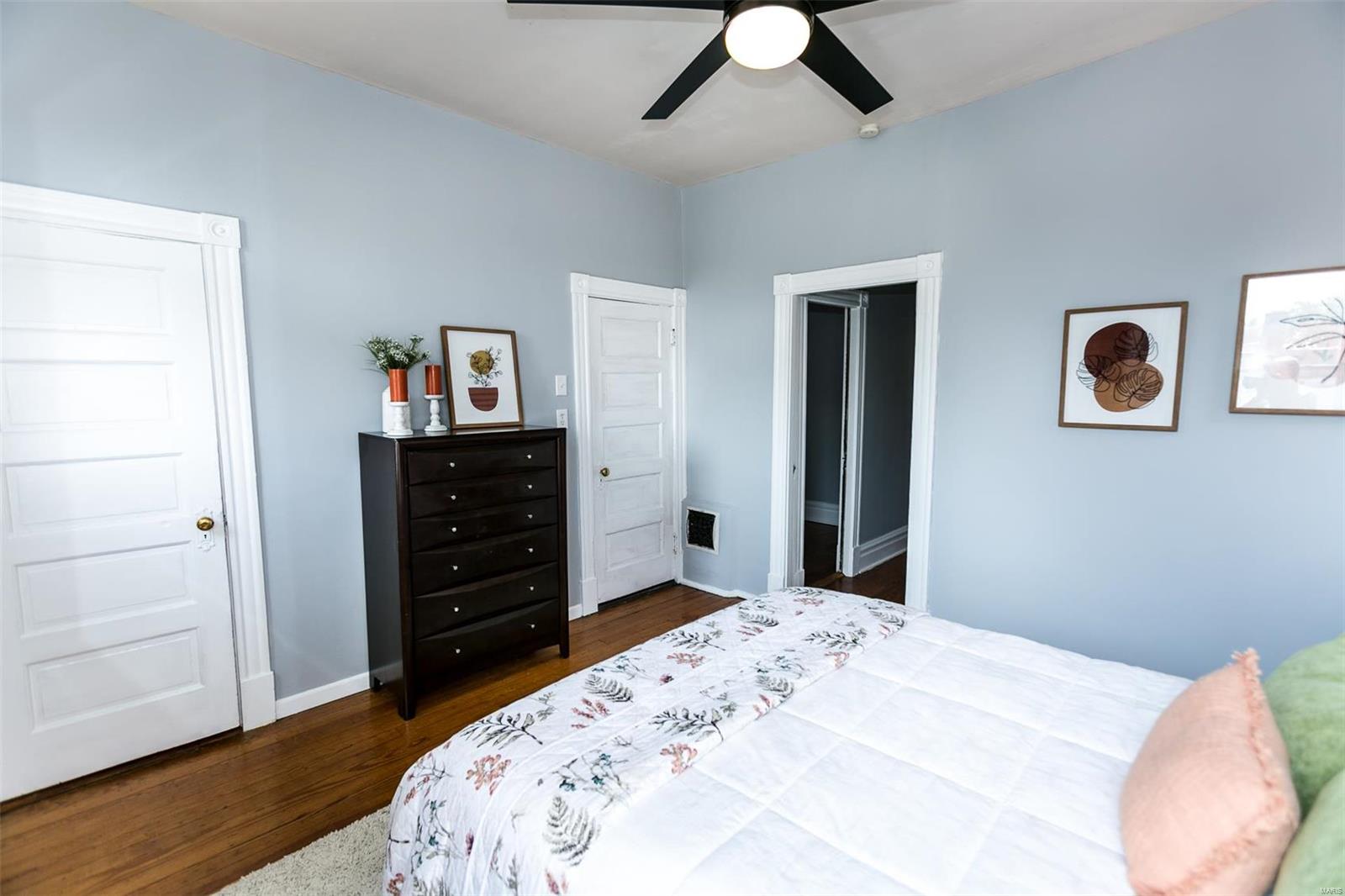 St Louis, Missouri 63104, United States, 2 Bedrooms Bedrooms, ,2 BathroomsBathrooms,Residential,Pending,44337